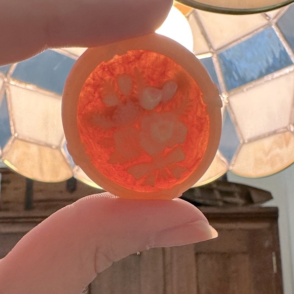 Vintage Avon Floral Cameo Brooch/Pin Victorian Style Flower Bouquet w/Bow Coral - Picture 3 of 13